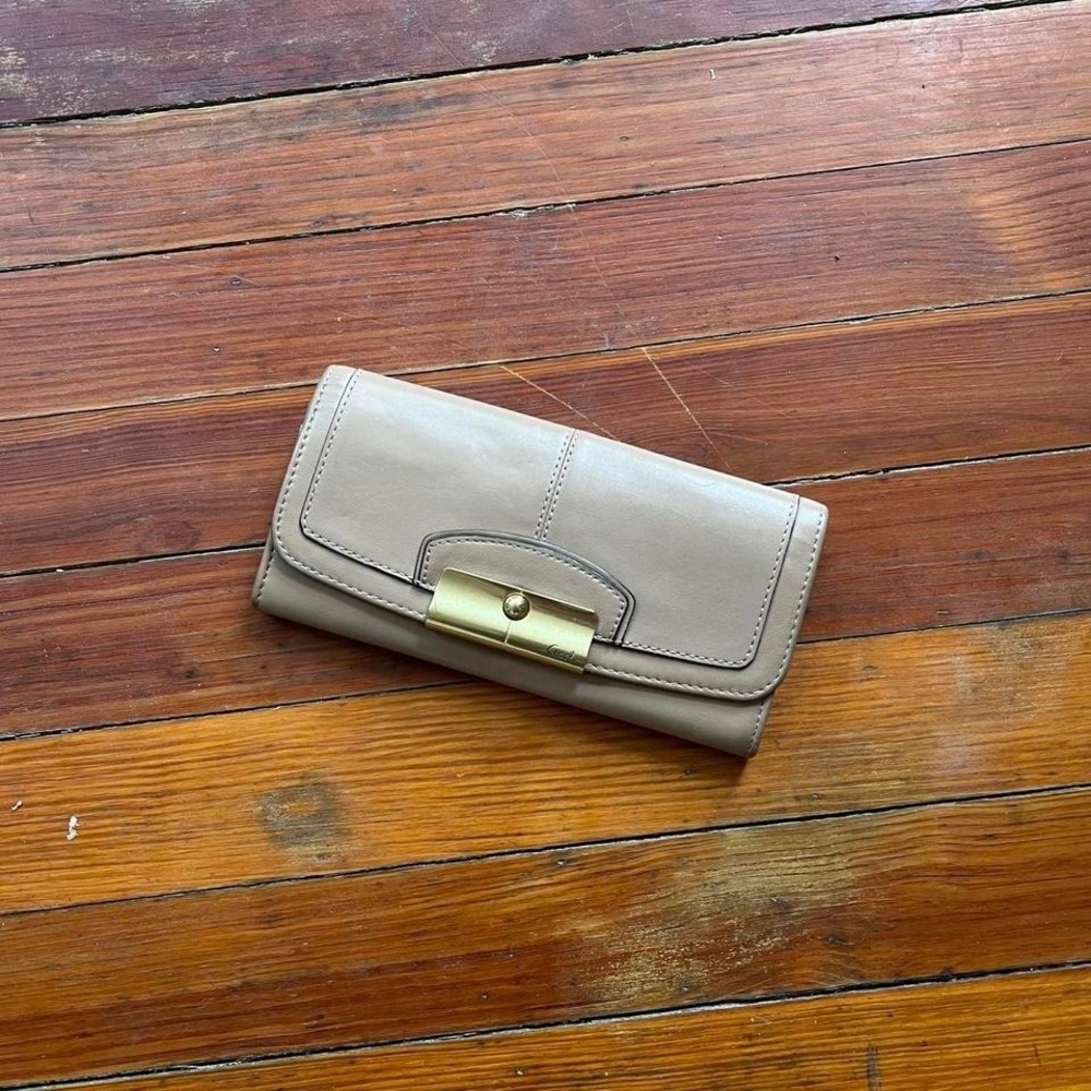 y2k 2000s Coach Ashley wallet / Wristlet